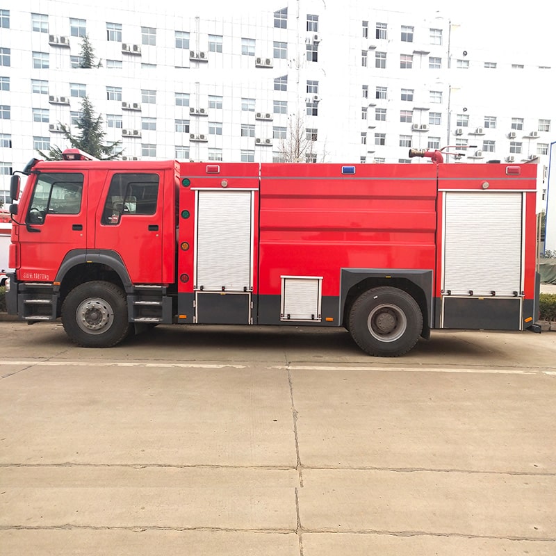 Howo 4 x2 8000L Water Tank Fire Truck for Sale