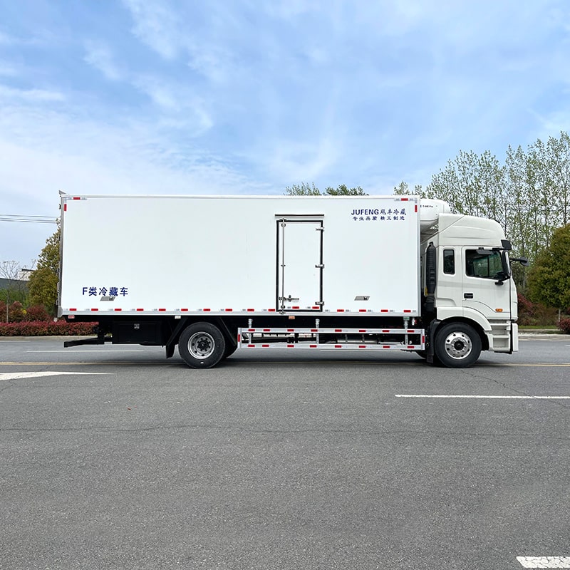 JAC 4*2 7.8m frozen meat and vegetable refrigerated truck