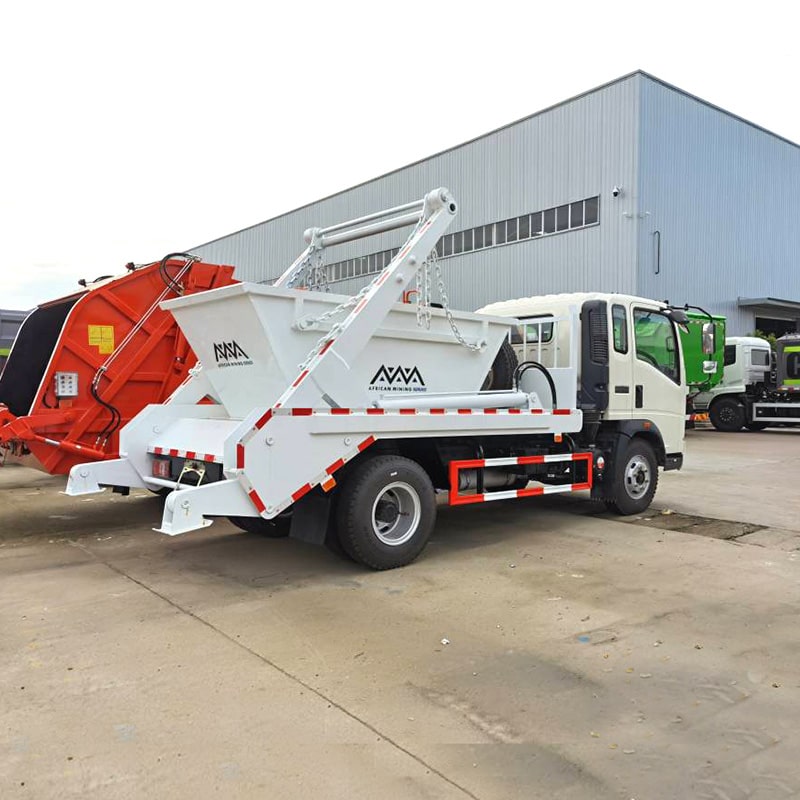 Camion poubelle à bras oscillant Sinotruk HOWO 4X2 5CBM avec chargeur arrière