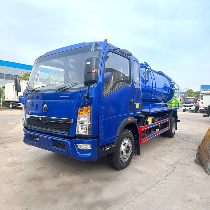 Camion d'aspiration des eaux usées fécales à vide SINOTRUK 4*2 5 cubes