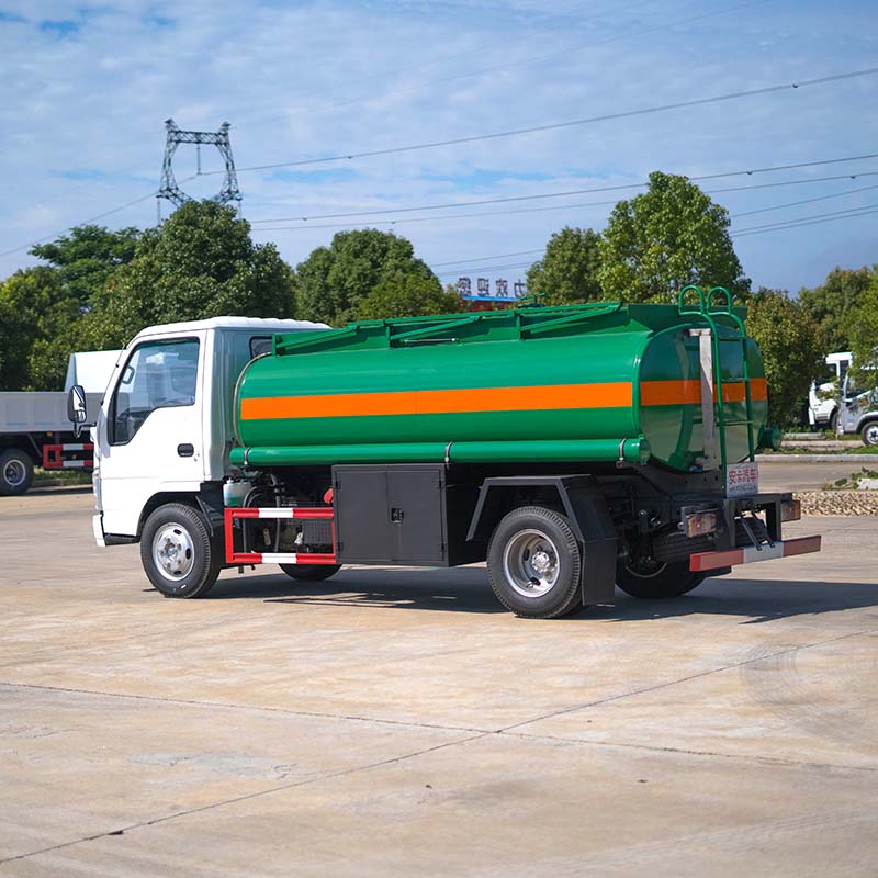ISUZU 5000 liters fuel oil diesel tanker truck