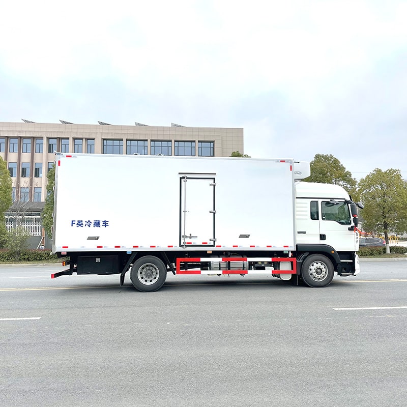Camion frigorifique HOWO 42m3 à conduite à droite à vendre