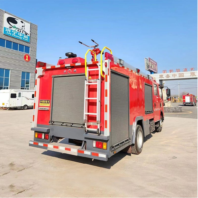 شاحنة إطفاء ISUZU 4*2 جديدة أو مستعملة 4cbm عالية الجودة