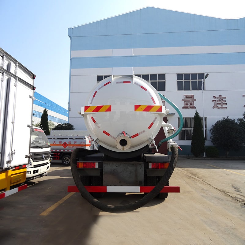 Camion d'aspiration des eaux usées SINOTRUK 6*4 neuf ou d'occasion 20CBM