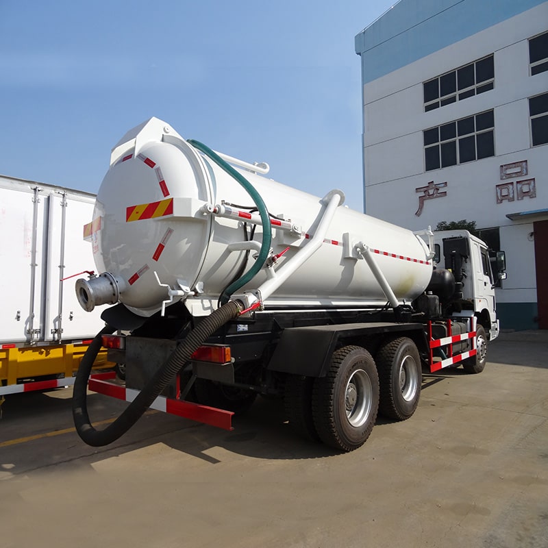 Camion d'aspiration des eaux usées SINOTRUK 6*4 neuf ou d'occasion 20CBM