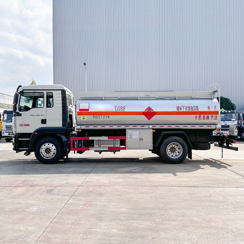 SINOTRUK 4*2 11ton fuel tanker truck oil tank truck