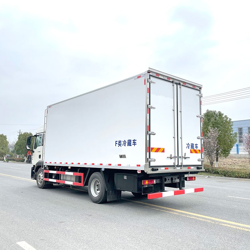 Camion frigorifique HOWO 42m3 à conduite à droite à vendre