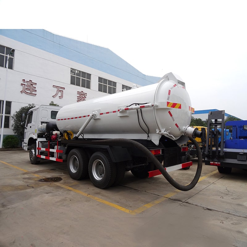 Camion d'aspiration des eaux usées SINOTRUK 6*4 neuf ou d'occasion 20CBM