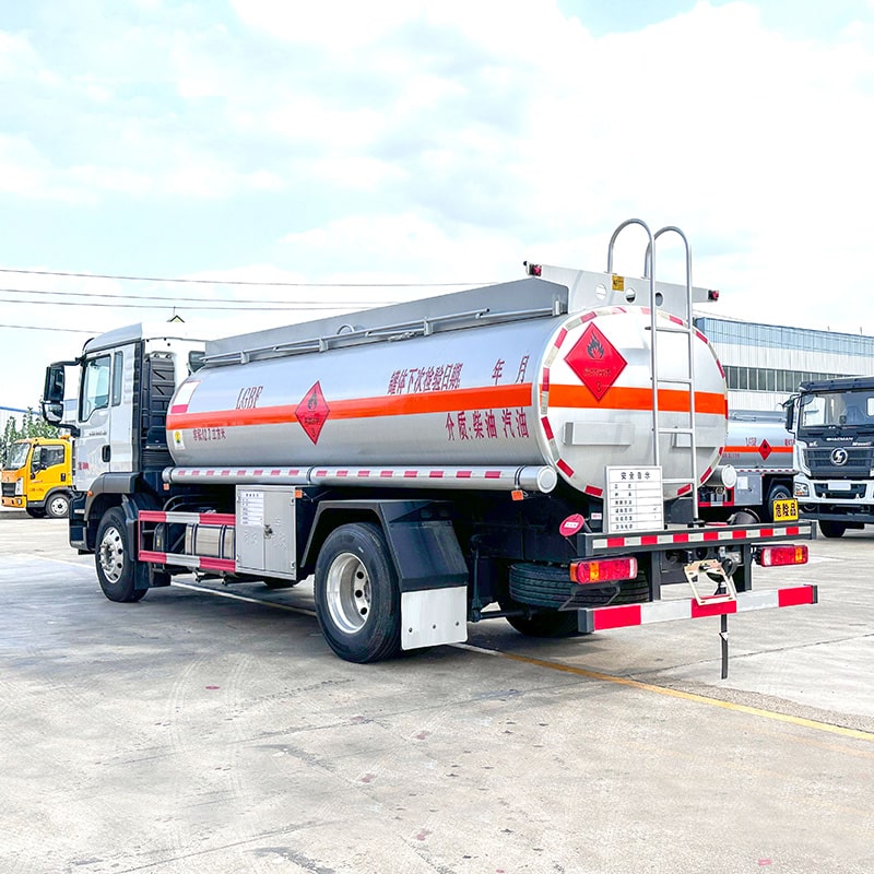 SINOTRUK 4*2 11ton fuel tanker truck oil tank truck