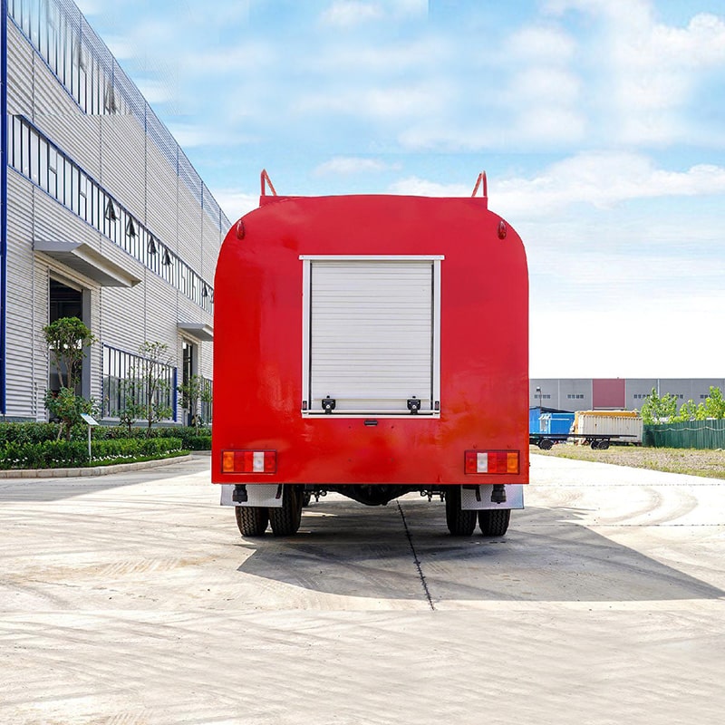 SINOTRUK specialized vehicle 4*2 5cbm water tank fire truck
