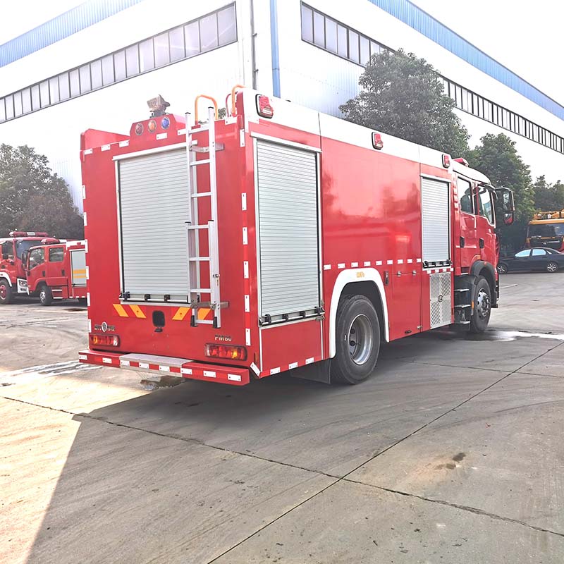 Howo 4x2 8000L water tanker fire fighting truck