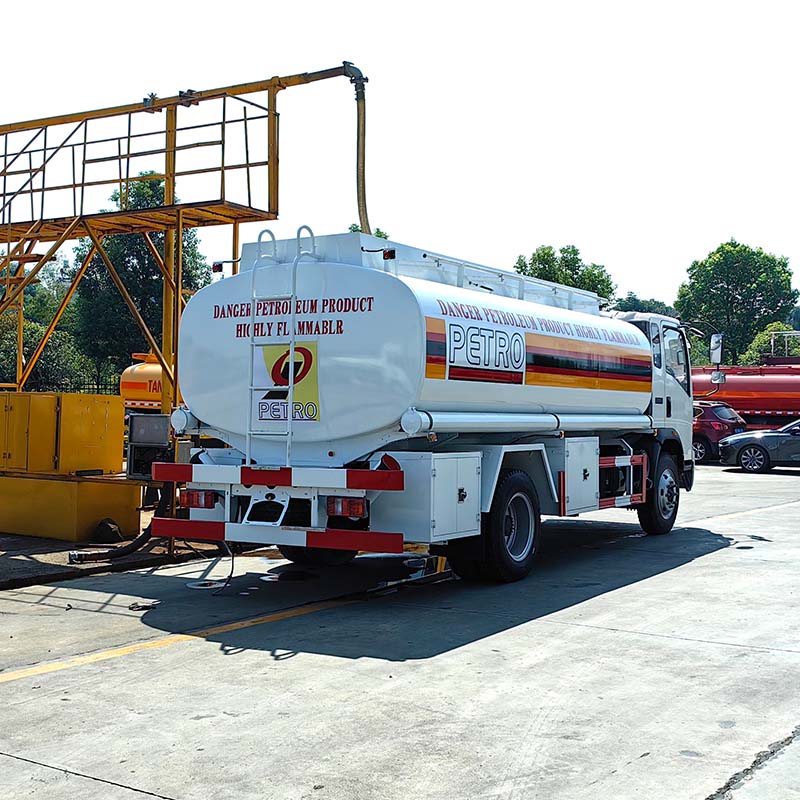 Camion-citerne à carburant diesel Howo 12 000 litres