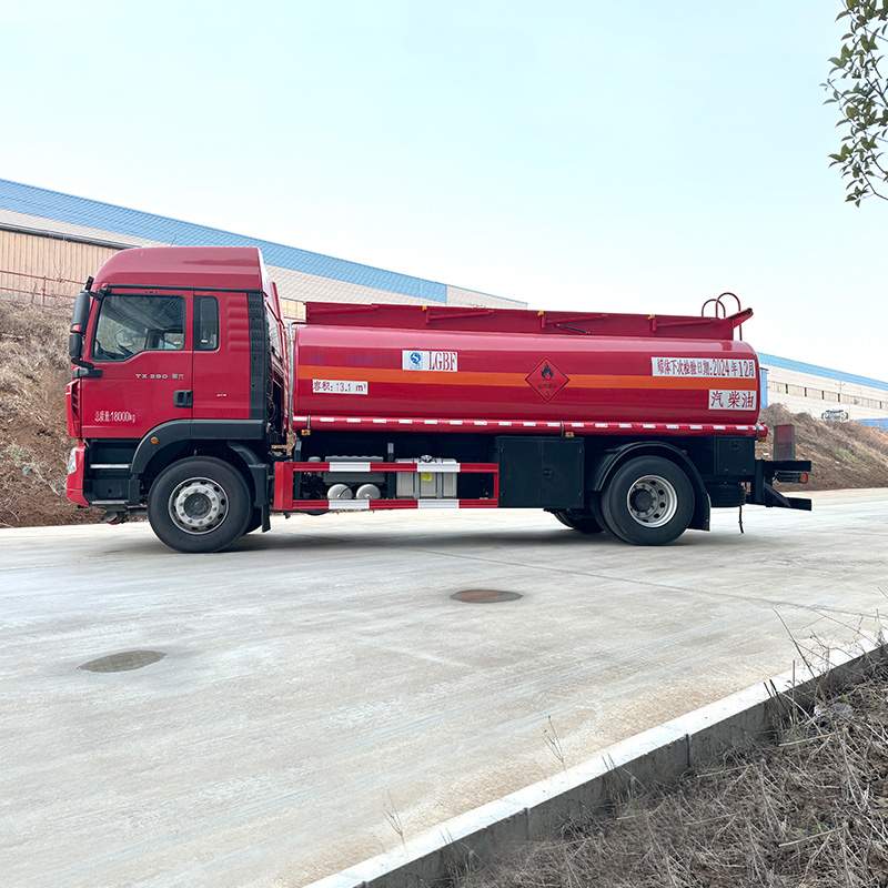 HOWO 12000L fuel tank truck