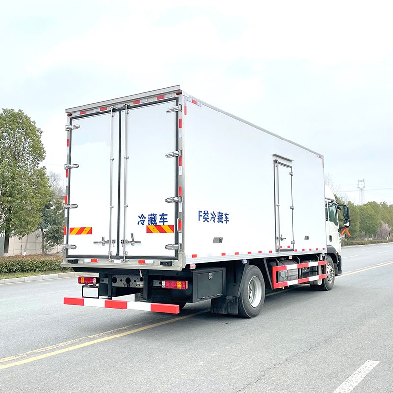 Camion frigorifique HOWO 42m3 à conduite à droite à vendre