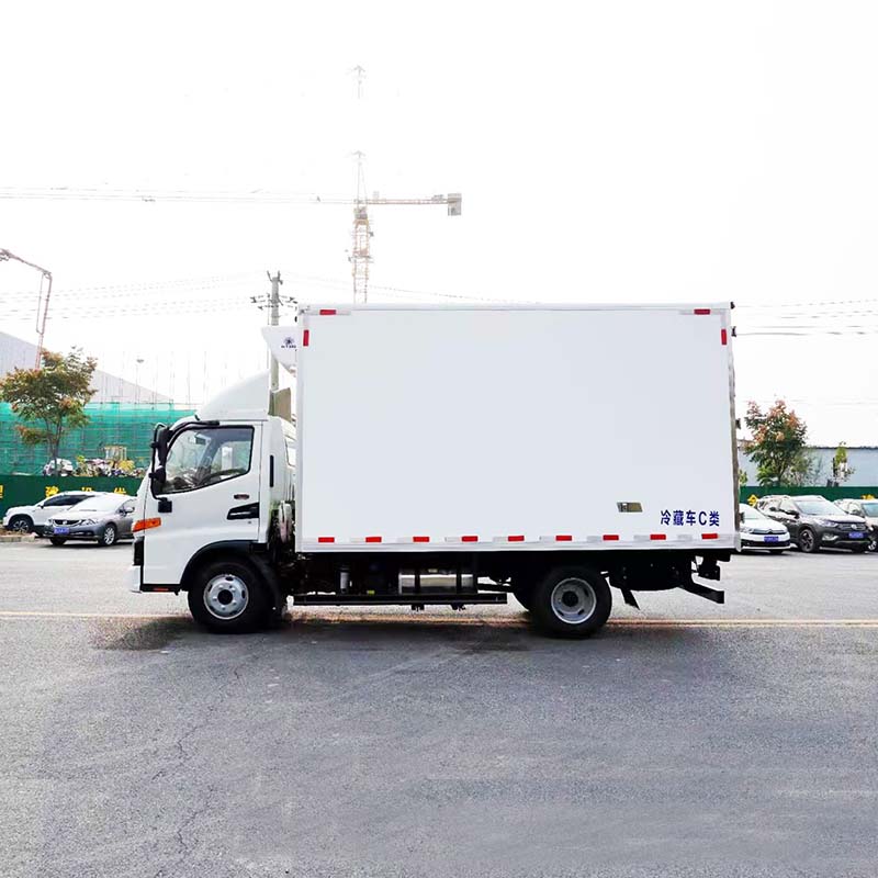JAC 4x2 small refrigerator truck