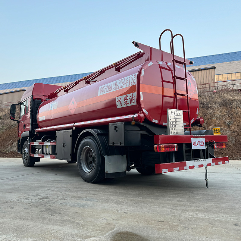 HOWO 12000L fuel tank truck