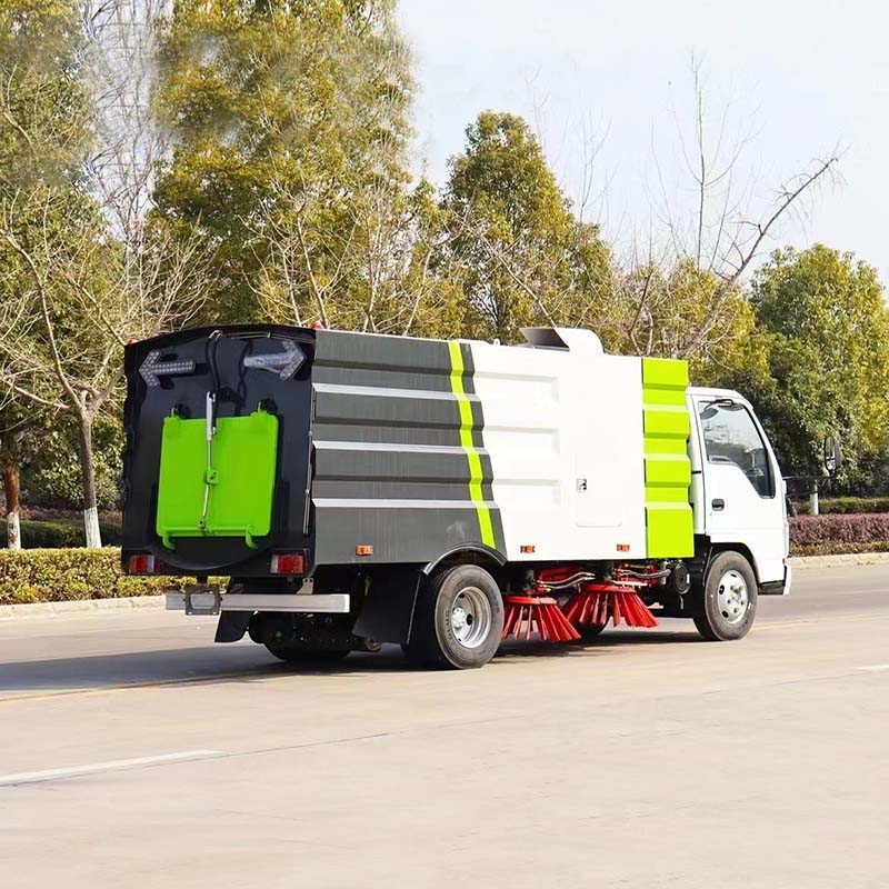 ISUZU 5000Liters Vacuum Road Sweeper Cleaning Truck