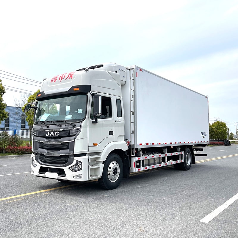 JAC 4*2 7.8m frozen meat and vegetable refrigerated truck