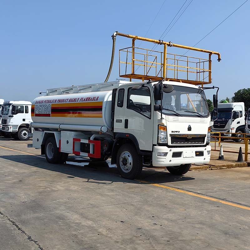 Camion-citerne à carburant diesel Howo 12 000 litres