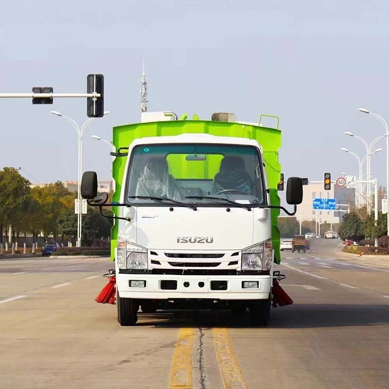 ISUZU 5000Liters Vacuum Road Sweeper Cleaning Truck