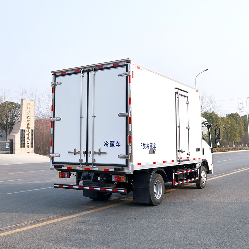 Japanese brand Isuzu 4.2m small mini refrigerated truck
