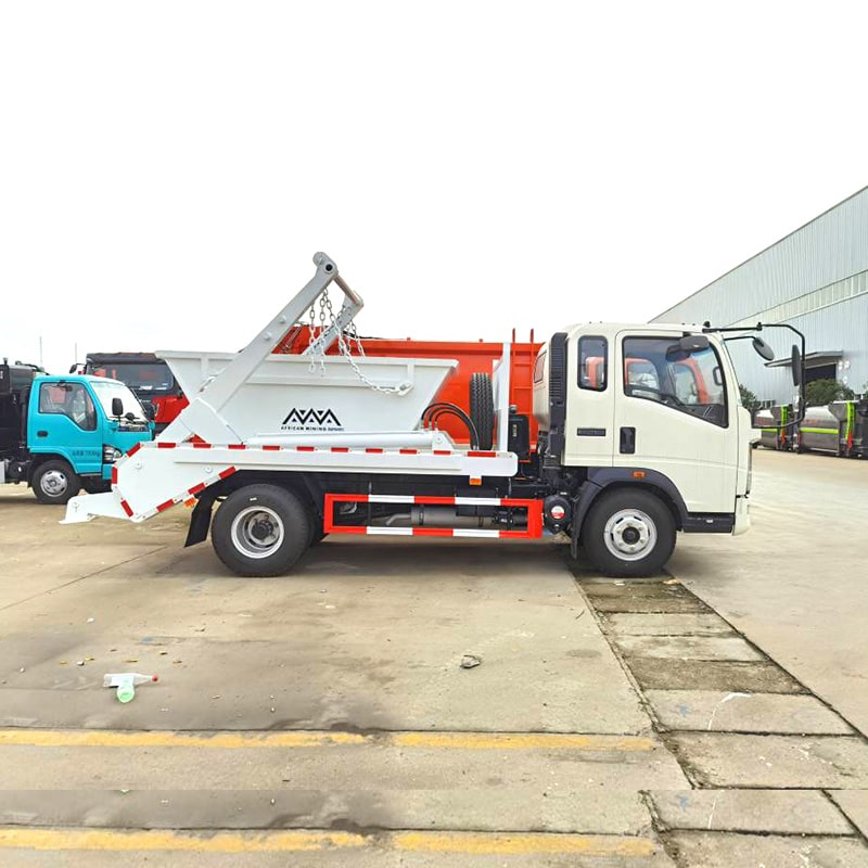 Camion poubelle à bras oscillant Sinotruk HOWO 4X2 5CBM avec chargeur arrière