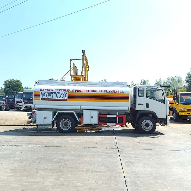 Camion-citerne à carburant diesel Howo 12 000 litres
