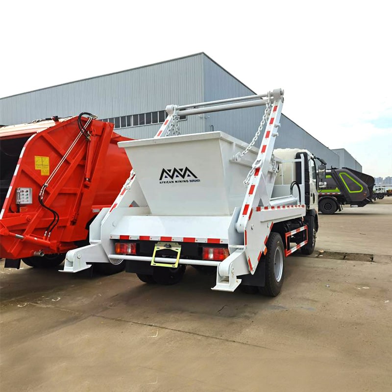 Camion poubelle à bras oscillant Sinotruk HOWO 4X2 5CBM avec chargeur arrière