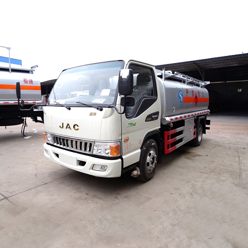 Camion-citerne à carburant JAC 4*2 neuf ou d'occasion de 8 000 litres