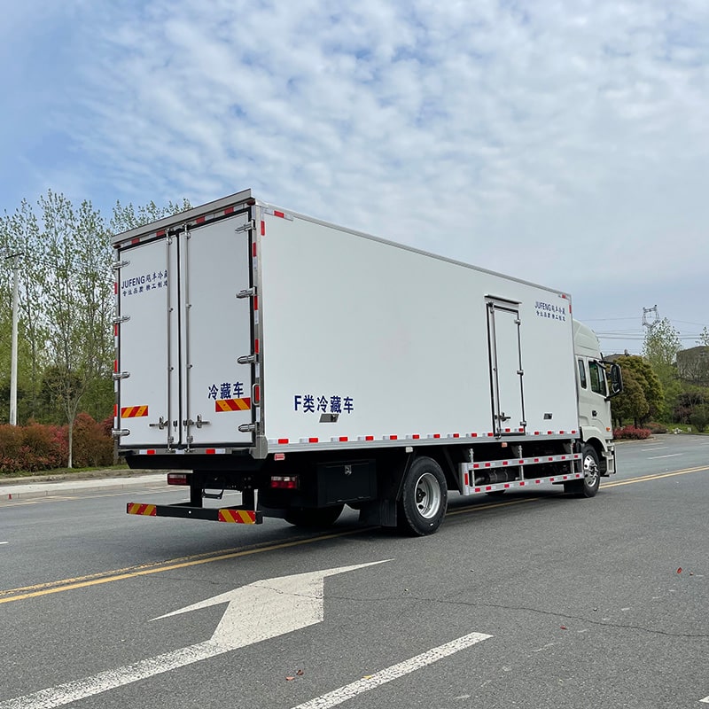 JAC 4*2 7.8m frozen meat and vegetable refrigerated truck