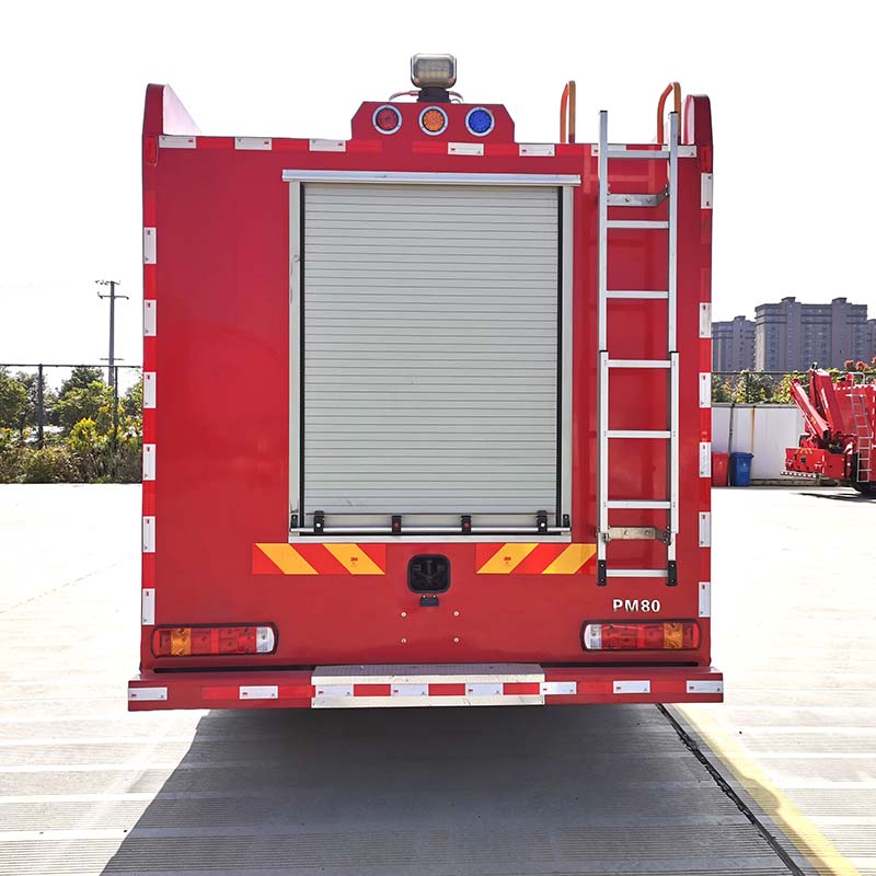 Howo 4x2 8000L water tanker fire fighting truck