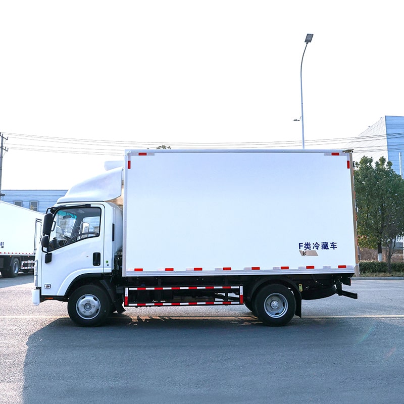 Japanese brand Isuzu 4.2m small mini refrigerated truck