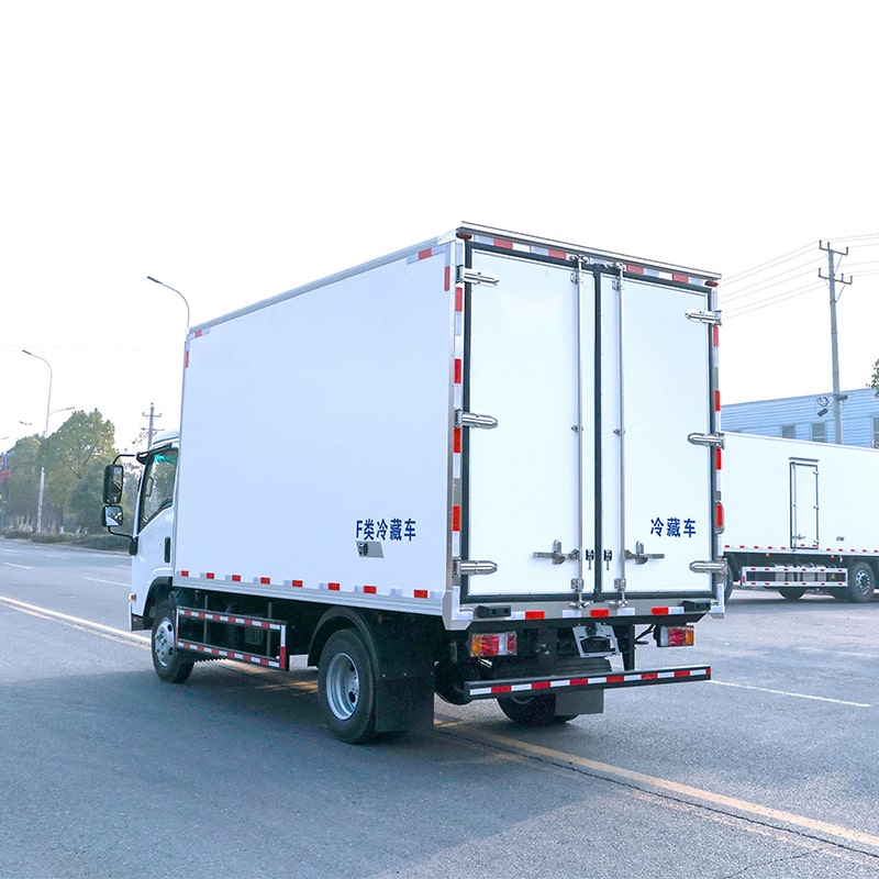 Japanese brand Isuzu 4.2m small mini refrigerated truck