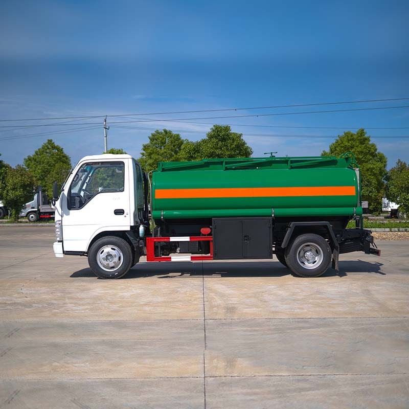 ISUZU 5000 liters fuel oil diesel tanker truck