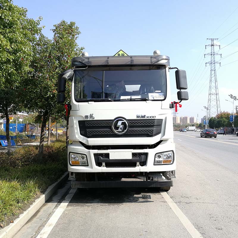 SHACMAN 30000L fuel tank truck