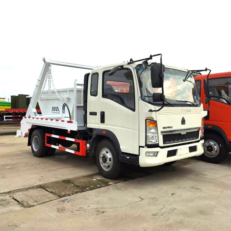 Camion poubelle à bras oscillant Sinotruk HOWO 4X2 5CBM avec chargeur arrière