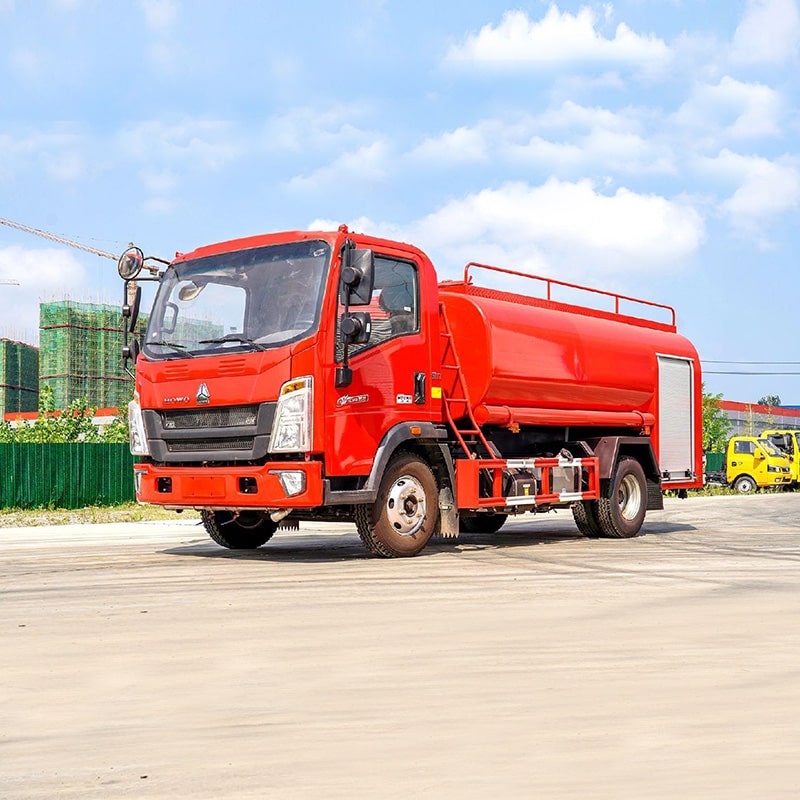 SINOTRUK specialized vehicle 4*2 5cbm water tank fire truck