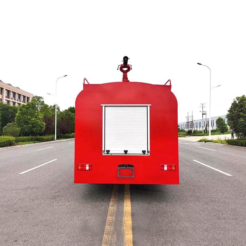 SINOTRUK low price 4*2 8cbm water tank fire truck