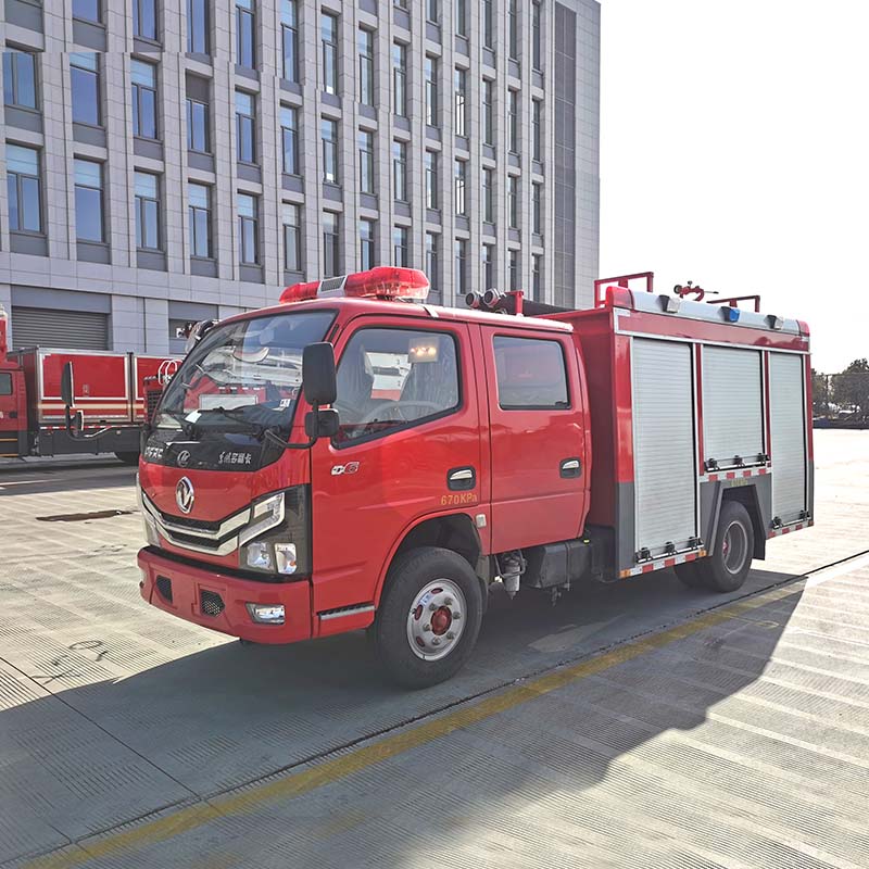 Dongfeng 4x2 2500 liter fire fighting truck