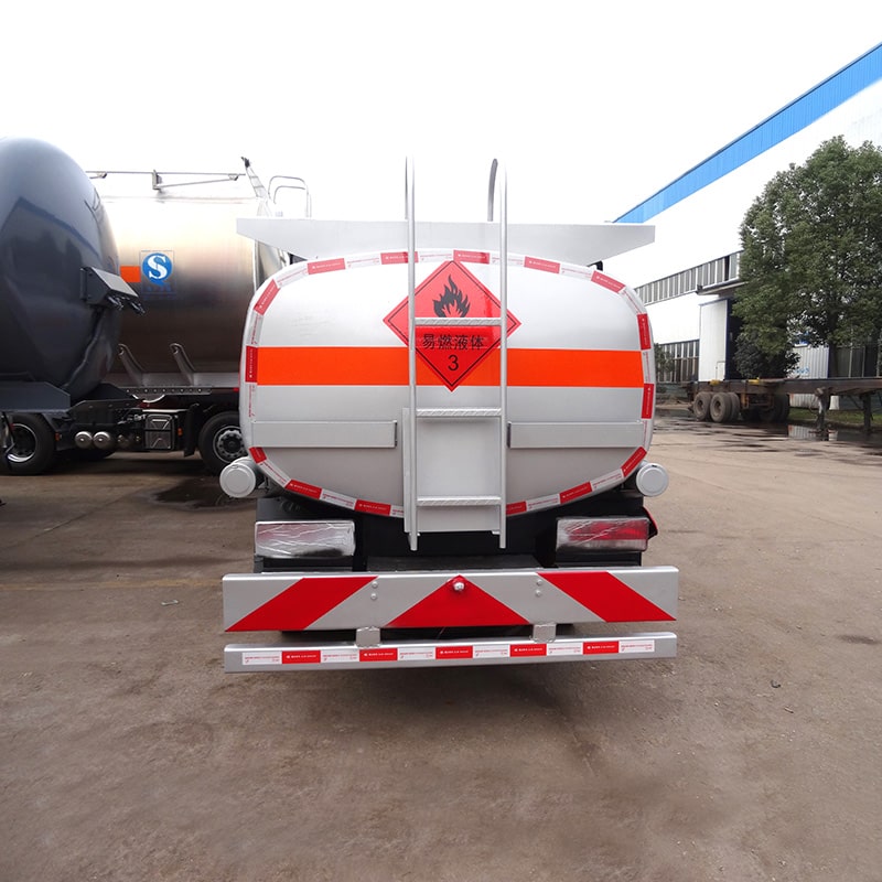 Camion-citerne à carburant JAC 4*2 neuf ou d'occasion de 8 000 litres
