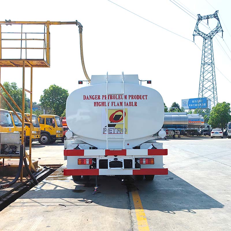 Camion-citerne à carburant diesel Howo 12 000 litres