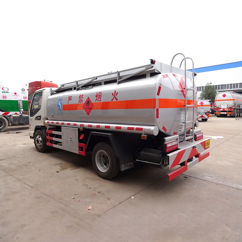 Camion-citerne à carburant JAC 4*2 neuf ou d'occasion de 8 000 litres