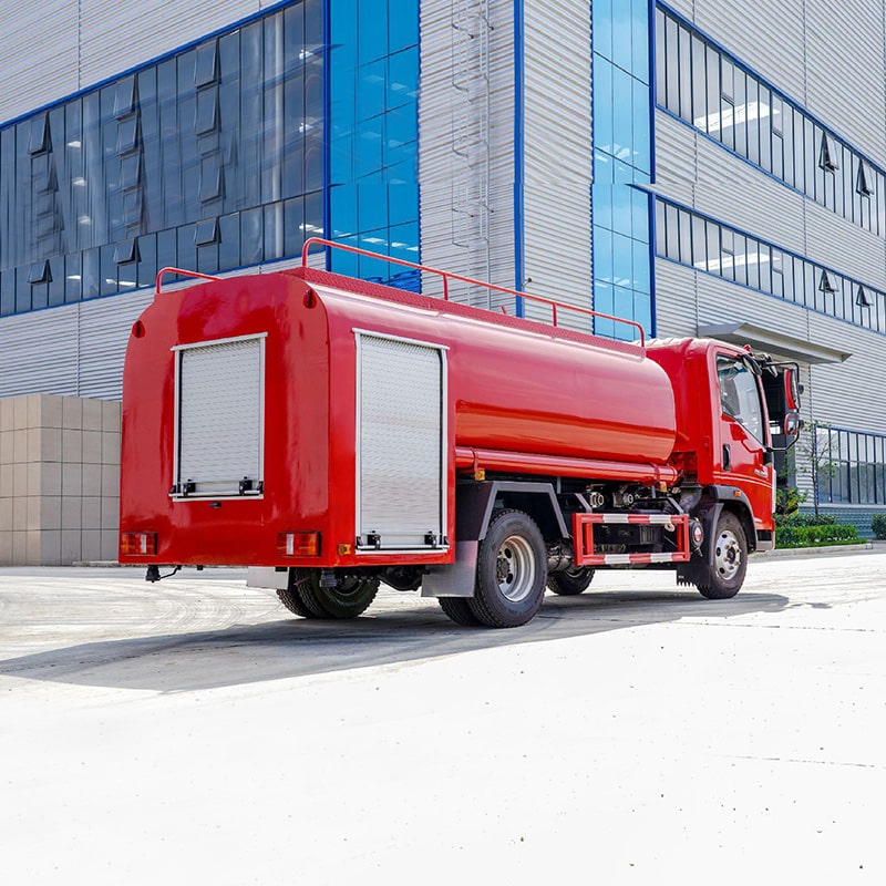 SINOTRUK specialized vehicle 4*2 5cbm water tank fire truck
