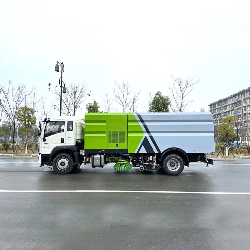 HOWO 4*2 high pressure broom road sweeper truck