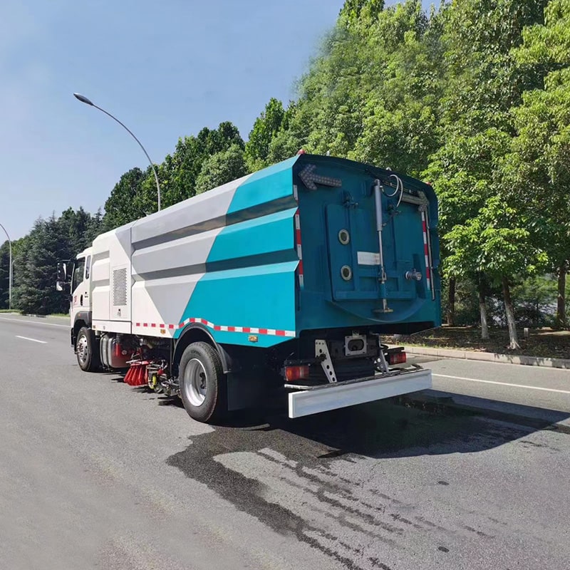 شاحنة كاسحة طرق عالية الضغط SINOTRUK 4*2 مستعملة أو جديدة