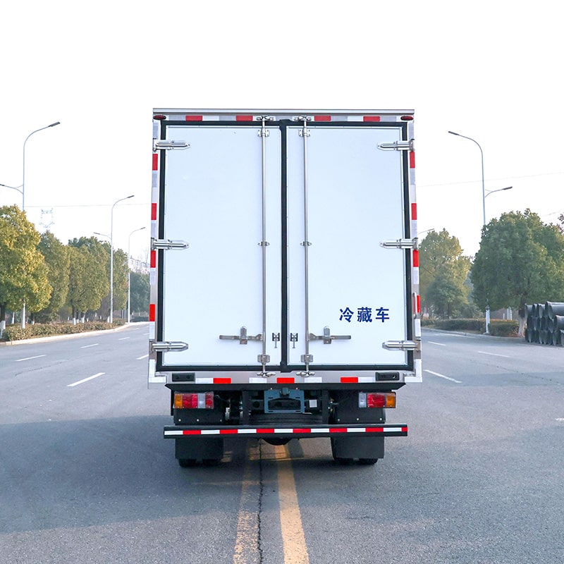 Japanese brand Isuzu 4.2m small mini refrigerated truck