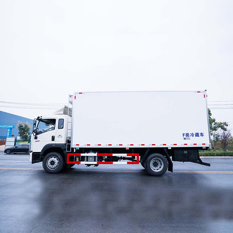 Camion fourgon frigorifique HOWO RHD 4X2 6,8 m