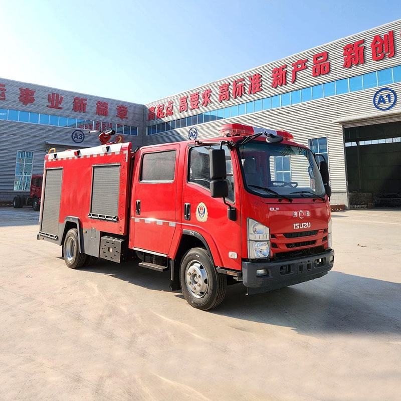 شاحنة إطفاء ISUZU 4*2 جديدة أو مستعملة 4cbm عالية الجودة