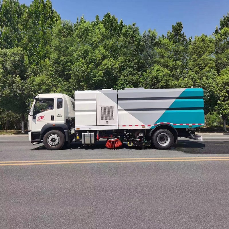 شاحنة كاسحة طرق عالية الضغط SINOTRUK 4*2 مستعملة أو جديدة
