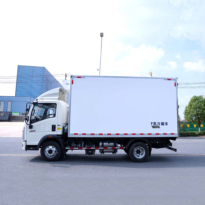 Howo 4X2 Refrigerated Van Truck for Fruits Vegetables